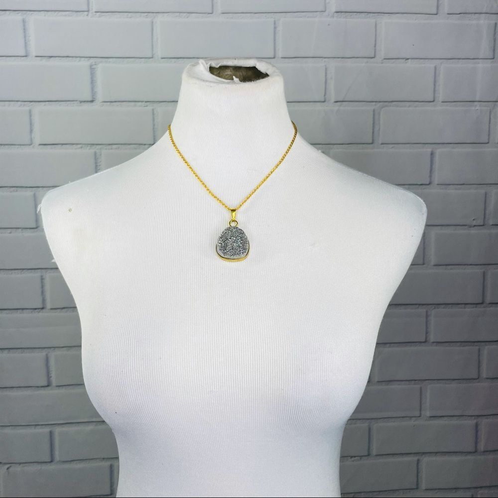10/$25🦋 T&J Designs Gray Druzy Stone Pendant